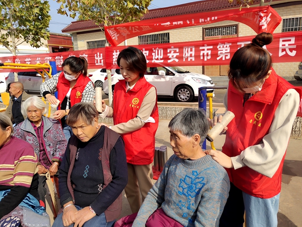安阳市厚義公益团队开展“重阳敬老”公益活动