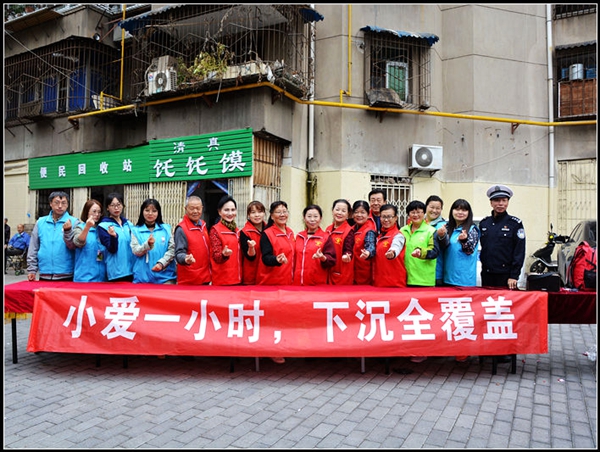 暖心服务进社区 志愿服务在行动———自强路街道开展“心诚服务”志愿服务活动。西安市新城区