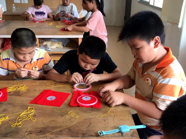 翔安东陵小学庆祝中华人民共和国成立70周年主题刺绣活动