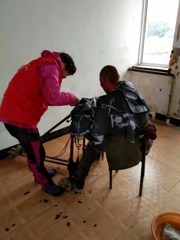 锦州黑山博爱爱心团扶贫公益活动