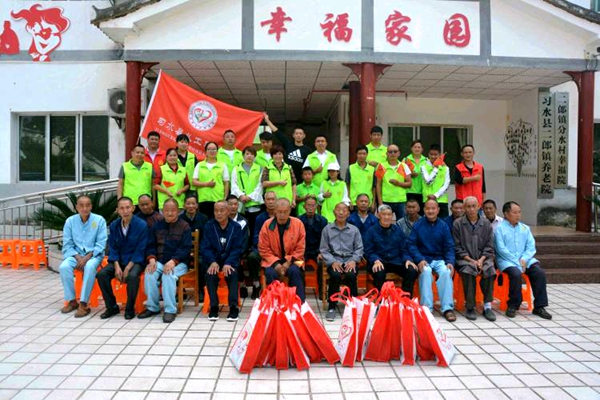 不忘初心感党恩,敬老爱老庆国庆