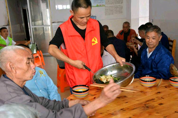 不忘初心感党恩,敬老爱老庆国庆