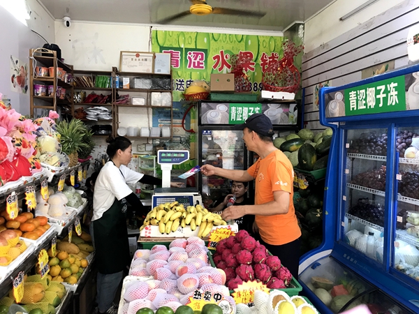 壮丽七十载 志愿新时代——三亚心连心义工社走进群众街社区开展“文明大行动”志愿服务