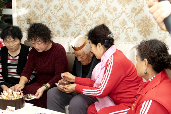 张岩一家亲陪伴是最长情的告白