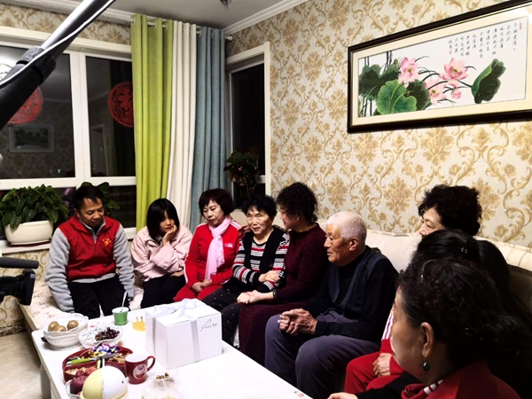 张岩一家亲陪伴是最长情的告白