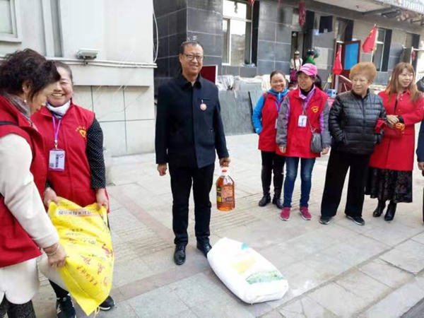 送爱心在扶贫