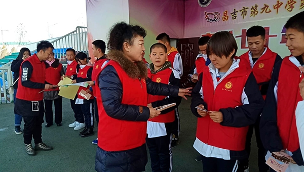 张岩一家亲志愿者走进校园