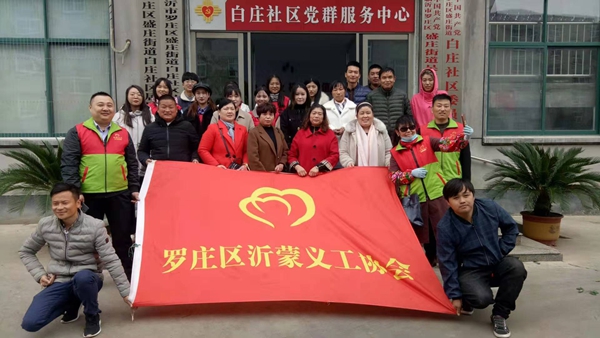 罗庄区沂蒙义工协会开展“金晖助老 夕阳益剪”走进盛庄街道吴白庄社区