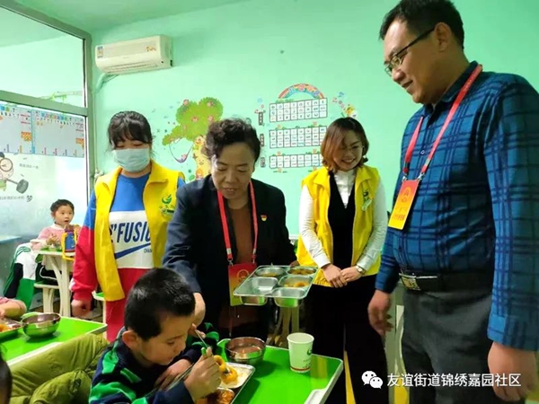 【不忘初心 牢记使命】 友谊街道锦绣嘉园钢36社区关爱未成年人 人大代表在行动