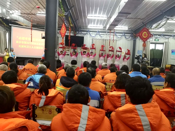 志愿有你 温暖相伴”关爱环卫工人暨“民族团结一家亲”联谊活动