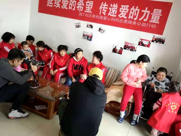 张岩一家亲关爱孤残儿