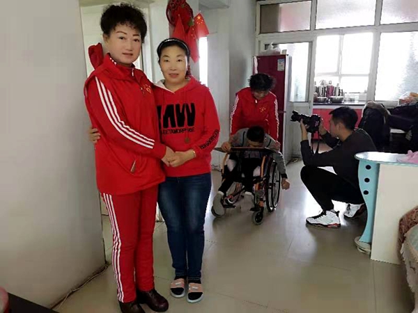 张岩一家亲关爱孤残儿