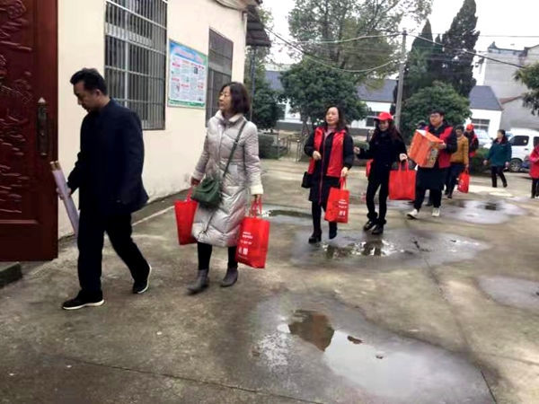 湖北省武汉市慈善总会慈慧堂紫珈爱心团队慰问孤寡老人