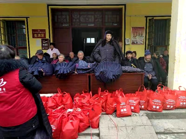 湖北省武汉市慈善总会慈慧堂紫珈爱心团队慰问孤寡老人
