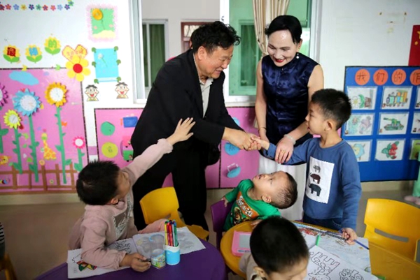 陕西省慈善协会心连心志愿者服务队关爱儿童活动