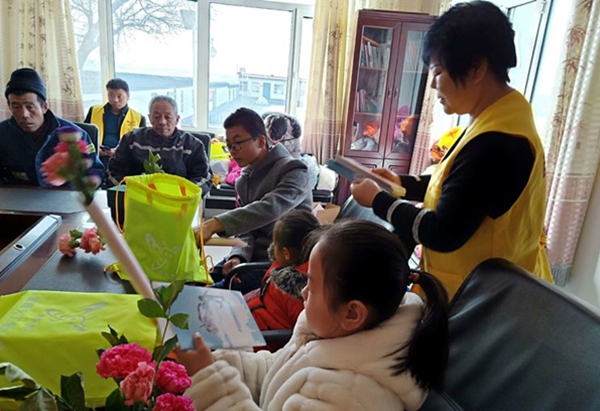 春暖童心 花开四季 精准扶贫进行时——内蒙古包头义工少儿部陪固阳留守儿童过小年