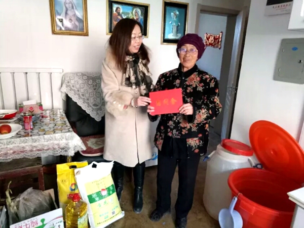 ÇéϵÉçÇøÀ§ÄÑ»§£¬´º½ÚοÎÊůÈËÐÄ¡ª¡ªÄÚÃɹŰüÍ·Êа×ÔÆÇøÐǹâÉçÇø´º½ÚοÎÊÀ§ÄÑ»§