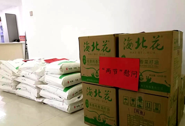 青海省西宁市城北区新世纪社区党总支举行暖冬行·爱传递 志愿服务活动