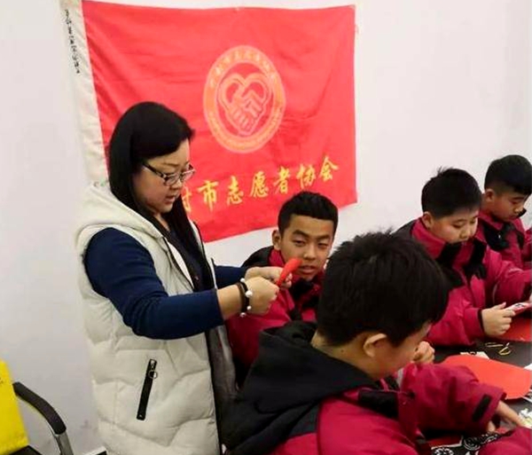 “综益课堂”之走近传统文化剪纸艺术活动