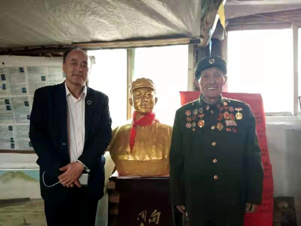 大连市启航司法矫治协会到红色基因传承人孙德山处参观学习