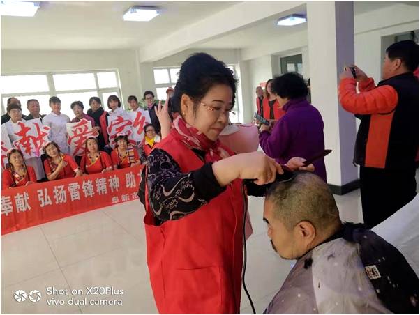 公益在线辽宁阜新站开展学雷锋活动“行得春风有夏雨 洒向社会都是爱”