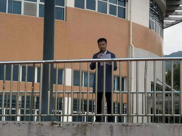春满侨中学雷锋 情染东屿弘拗九