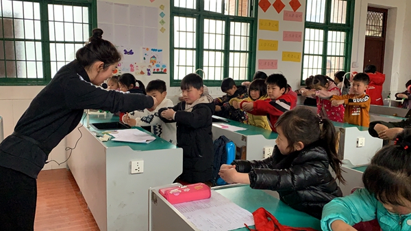 传播传统文化 国学舞蹈进校园