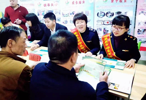 【友邻社工·文昌社工站】“弘扬雷锋精神 助力和谐文昌”现场办公志愿服务活动