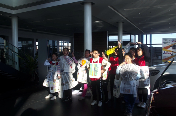 包头心理社工中心与共建单位及包头中升奔驰共同组织社工日三社联动环保展示活动
