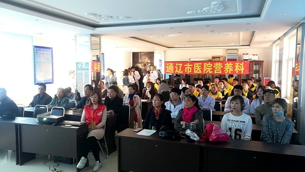 通辽市结核病防治所和科尔沁志愿者协会举行“结核病防治知识走进社区宣传及营养健康咨询“活动