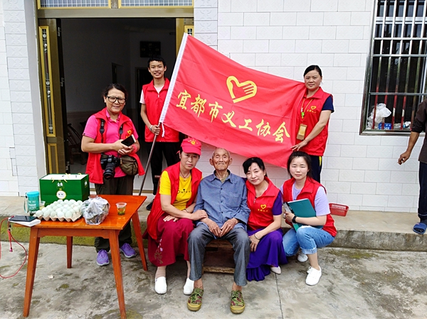 湖北粽香飘进宜都老兵家!
