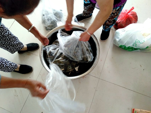 科尔沁志愿者协会“端午节”走进敖力布皋敬老院“迎端午 敬老人”活动