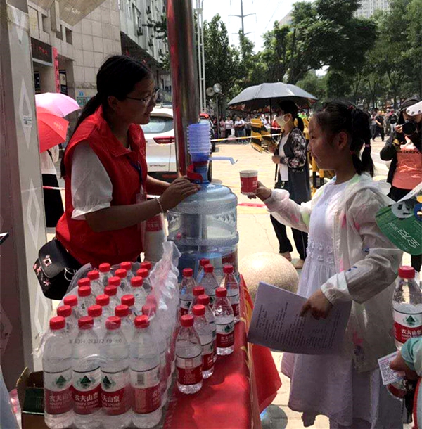 河南开封【小台灯助学】为高考助力 为考生加油