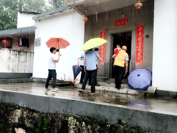 “扶贫济困,助力乡村振兴”志愿服务--潮安爱心驿站在行动
