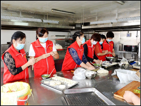 陕西省慈善协会爱心大姐志愿者服务队慰问未央消防官兵