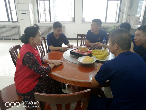 陕西省慈善协会爱心大姐志愿者服务队慰问未央消防官兵