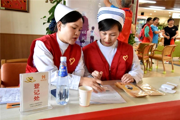 河南开封【黄手环行动】积极预防干预,守护爱的记忆——世界阿尔茨海默病日宣传