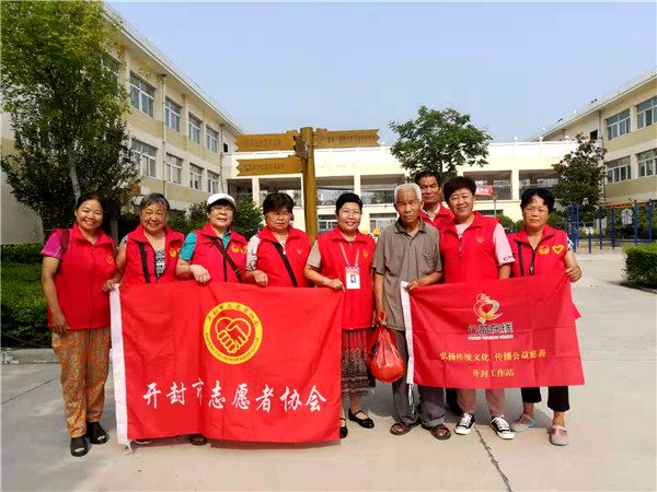 河南开封【手语工作室】 不是亲人胜似亲人 福利院聋人亲人多