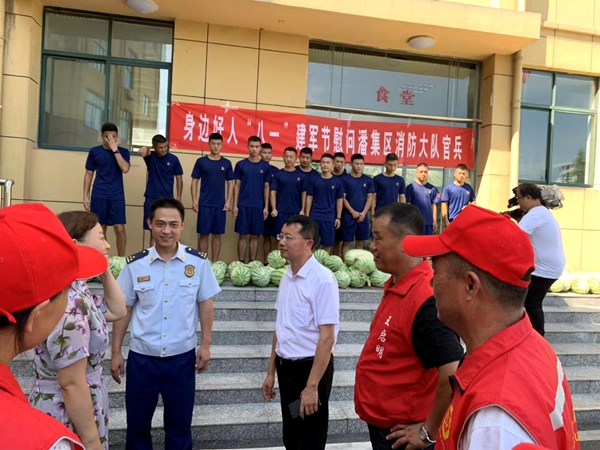 淮南市义工联合会八一建军节慰问武警淮南支队官兵