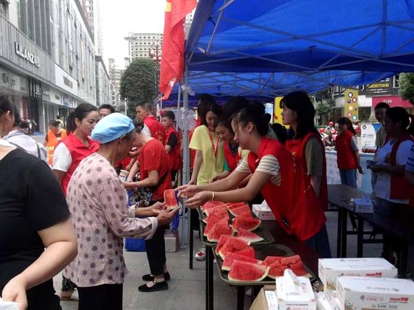 关爱户外高温工作者,我们在行动