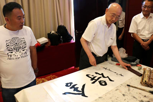 庆祝建国70周年慰问消防指战员活动在道里拉开帷幕