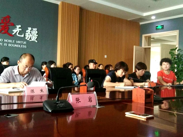 张岩一家亲爱心工作室志愿者成为新疆医科大学第一附属医院昌吉分院一道亮丽的风景