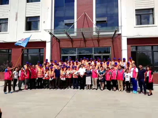 阜新市爱心社会工作服务中心联合举行第二届“清凉一夏”慰问环卫工人活动