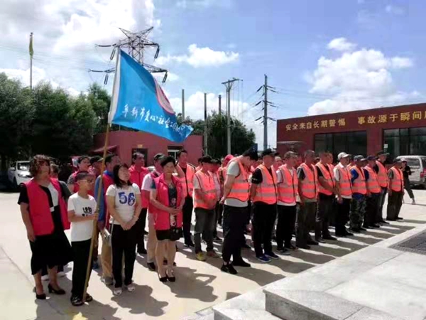 阜新市爱心社会工作服务中心联合举行第二届“清凉一夏”慰问环卫工人活动