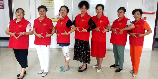 红马夹倩影——天天公益 天天美