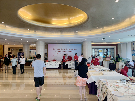 第十八期国粹书画进百姓家书画展在北京紫玉饭店举行 