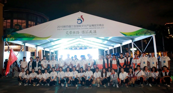 点赞!三亚国际文博会志愿者抢救晕厥老人
