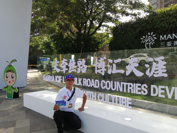 点赞!三亚国际文博会志愿者抢救晕厥老人