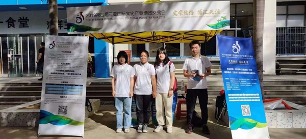 点赞!三亚国际文博会志愿者抢救晕厥老人