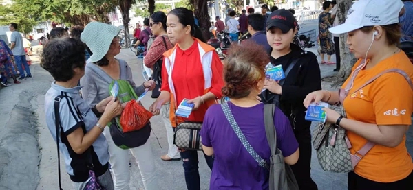 点赞!三亚国际文博会志愿者抢救晕厥老人